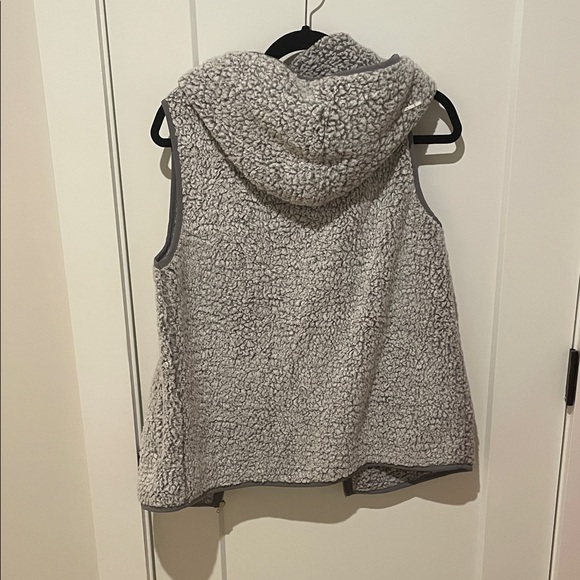 Cozy Gray Sherpa Vest - Picture 2 of 2